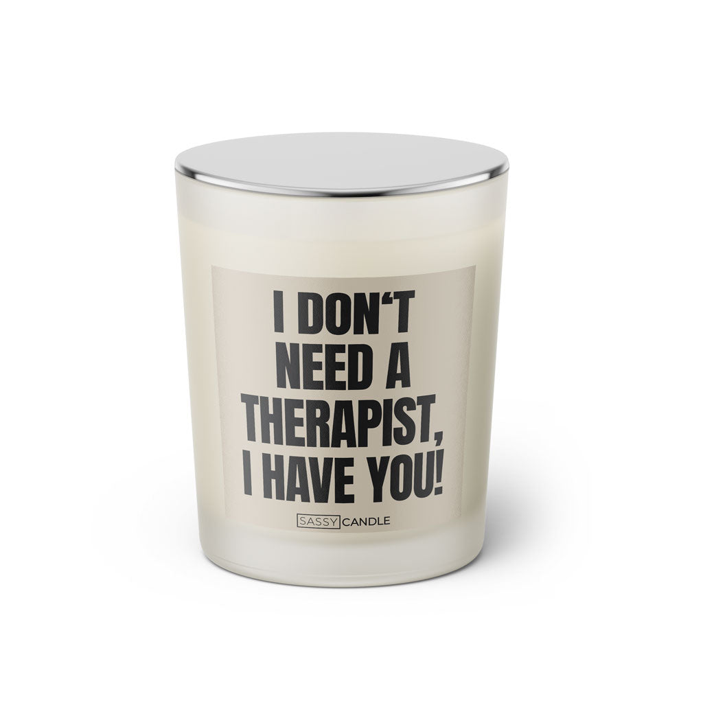 Duftkerze mit Spruch: I don't need a therapist, I have you! Farbe beige und schwarz von Sassy Candle.