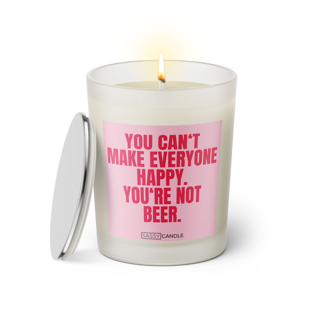Duftkerze mit witzigem Spruch: You can't make everyone happy. You're not beer. Farbe rosa und pinke Schrift. Kerzenglas mit silbernem Deckel von SassyCandle.