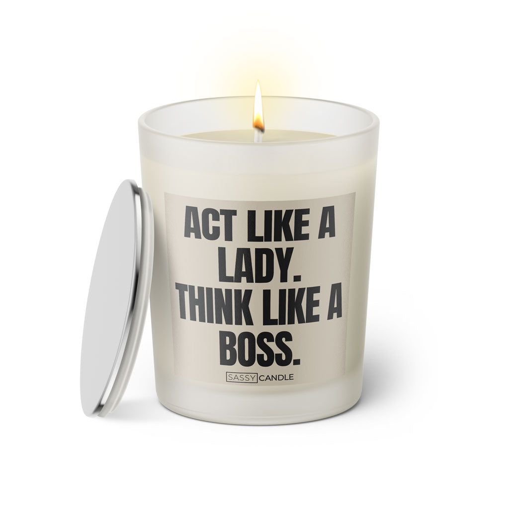 Duftkerze mit witzigen Spruch: Act like a Lady. Think like a Boss. Farbe beige und schwarz von Sassy Candle.