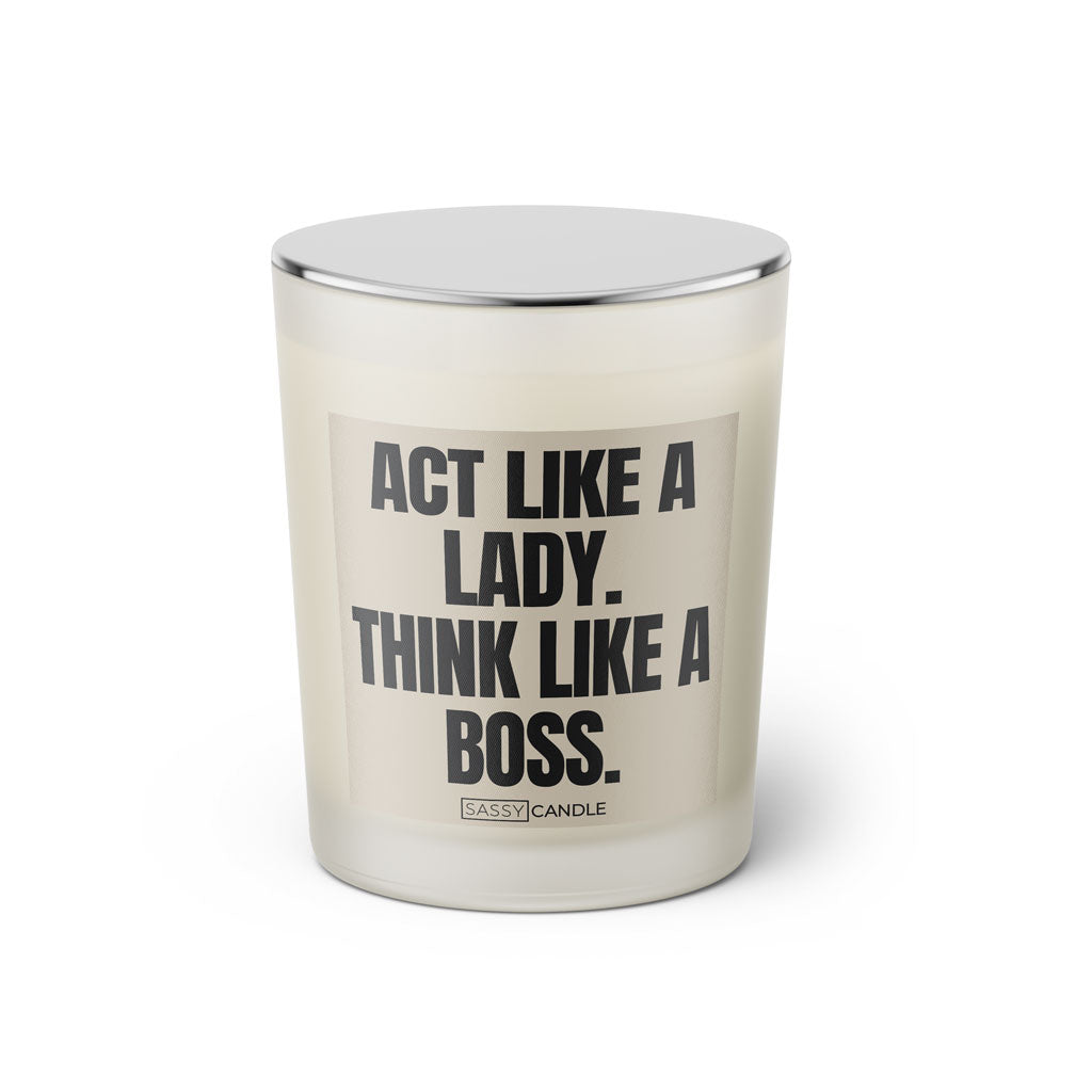 Duftkerze mit witzigen Spruch: Act like a Lady. Think like a Boss. Farbe beige und schwarz von Sassy Candle.