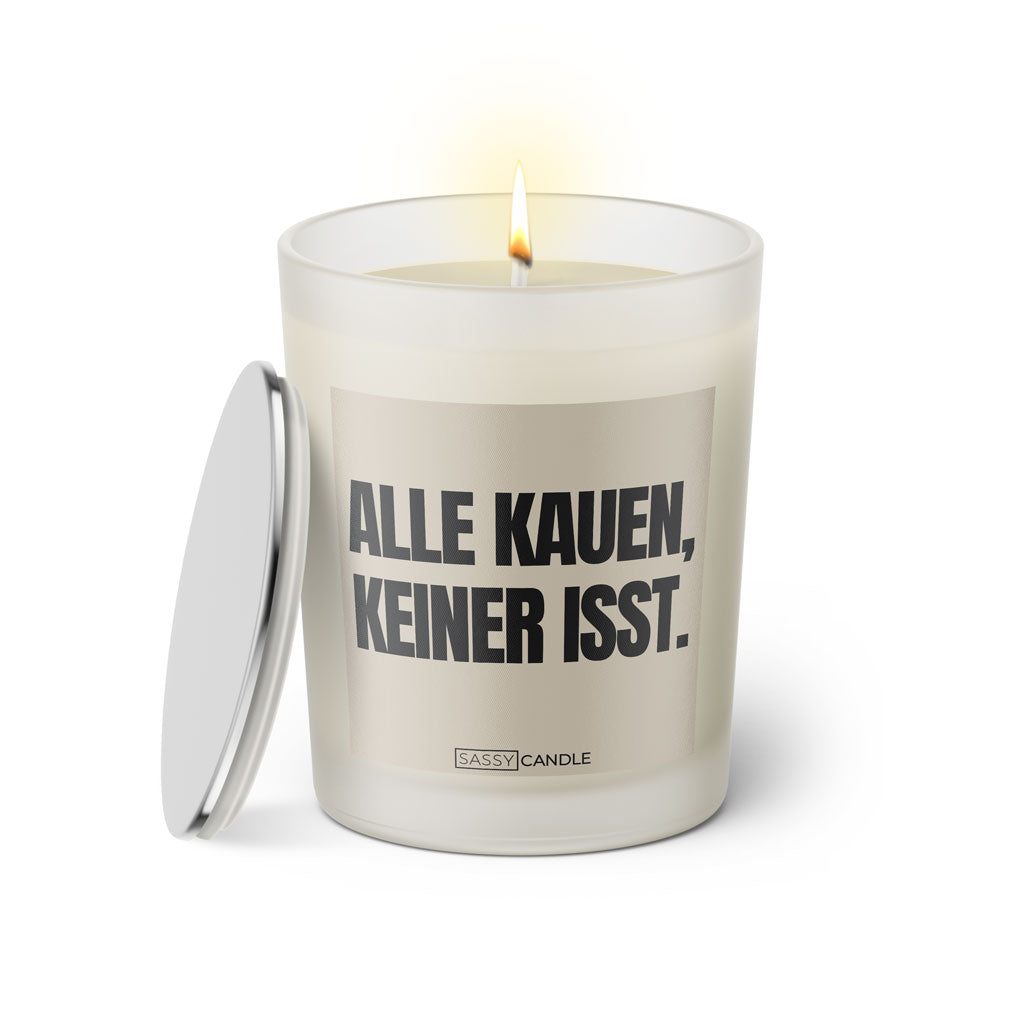 Duftkerze mit Spruch: Alle kauen, keiner isst. Farbe schwarz und beige von Sassy Candle.