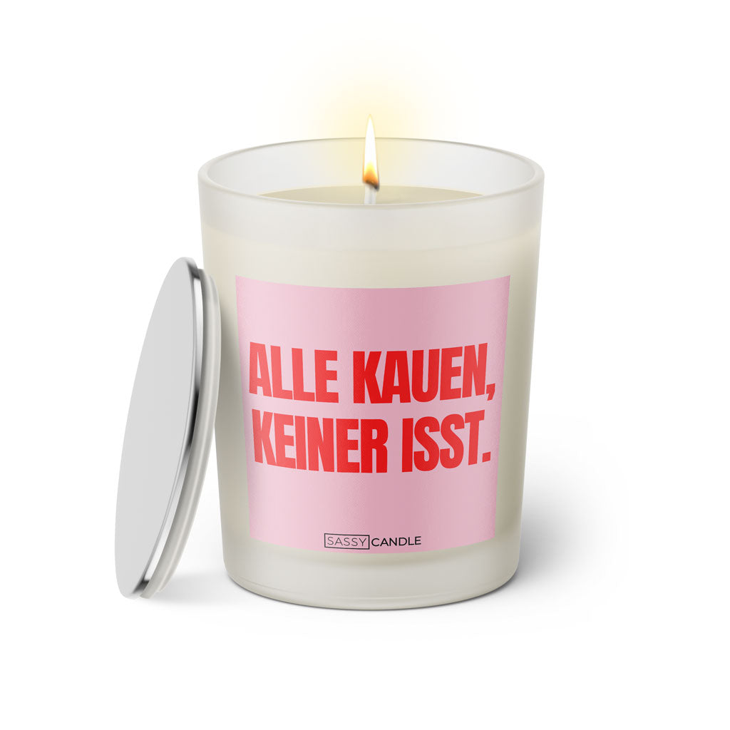 Duftkerze mit Spruch: Alle kauen, keiner isst. Farbe rosa und pink von Sassy Candle.