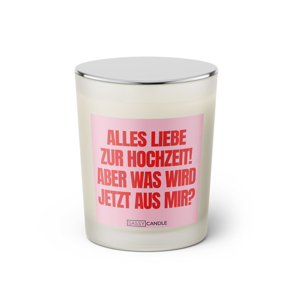 Duftkerze mit witzigen Spruch: Alles Liebe zur Hochzeit! Aber was wird jetzt aus mir? Farbe rosa und pink von Sassy Candle.
