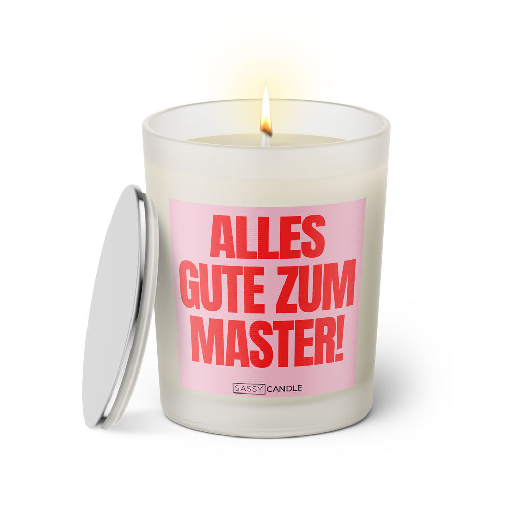 Duftkerze mit witzigen Spruch: Alles Gute zum Master! Farbe rosa und pink von Sassy Candle.