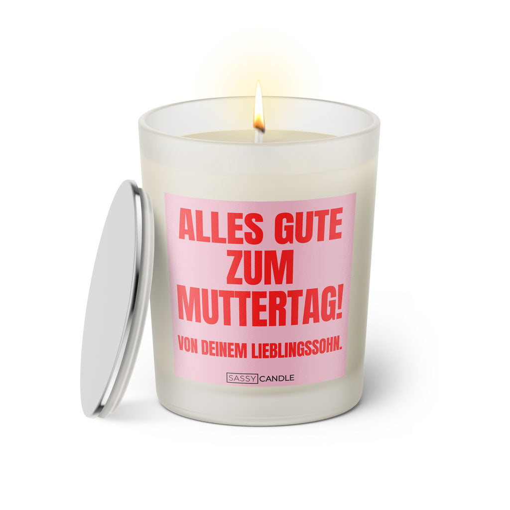 Duftkerze mit witzigem Spruch: Alles Gute zum Muttertag! Von deinem Lieblingssohn. Farbe rosa und pink mit silbernem Deckel von Sassy Candle.