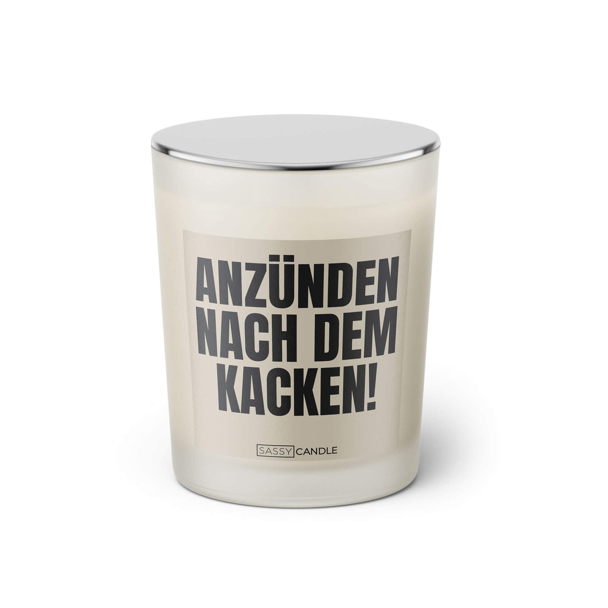 Duftkerze mit witzigen Spruch: Anzünden nach dem kacken! Farbe beige und schwarz von Sassy Candle.