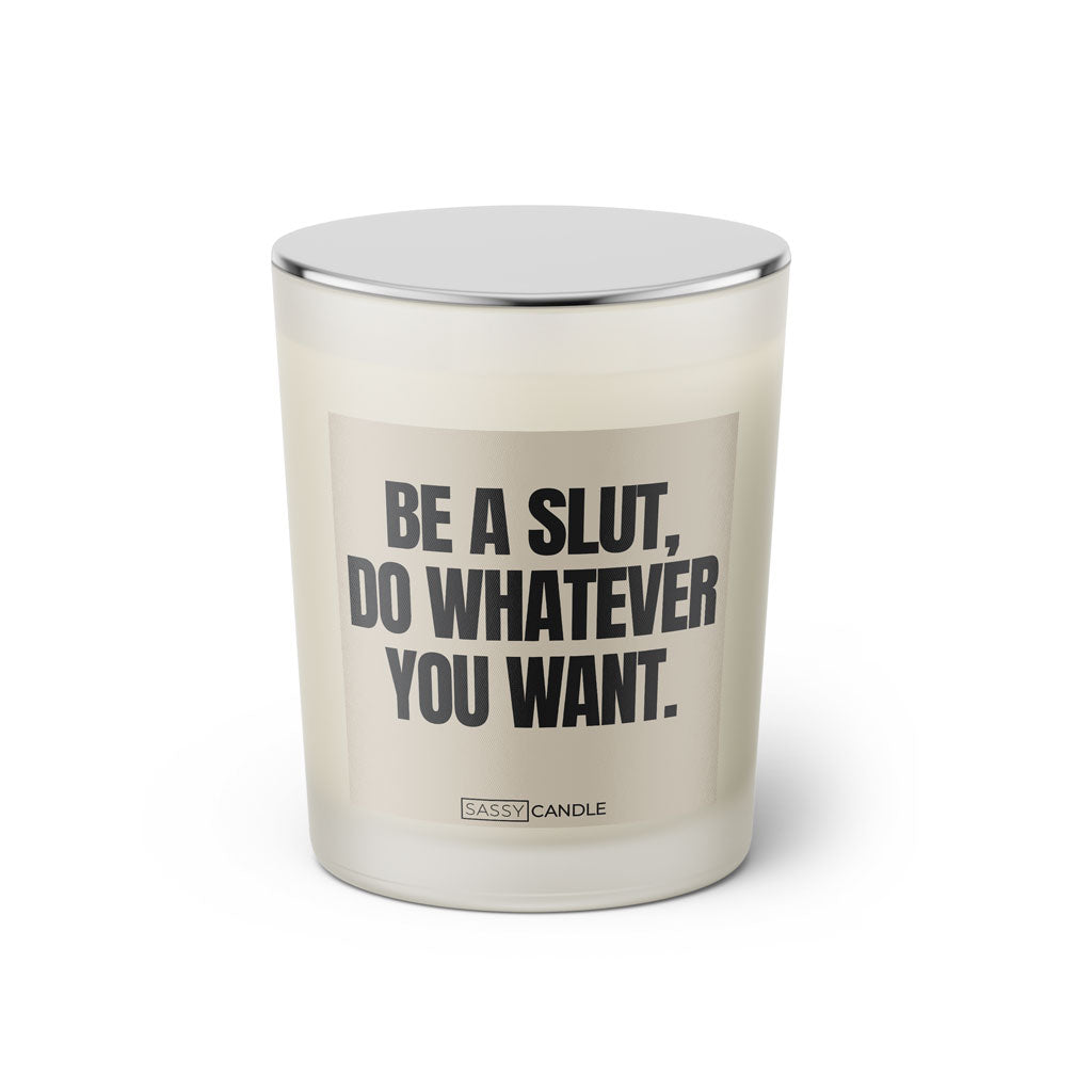 Duftkerze mit witzigen Spruch: Be a slut, do whatever you want. Farbe beige und schwarz von Sassy Candle.