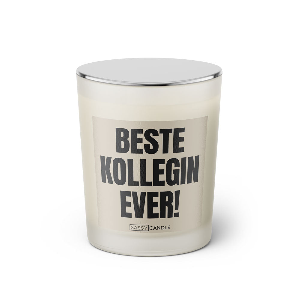 Duftkerze mit witzigem Spruch: Beste Kollegin ever! Farbe schwarz und nude mit silbernem Deckel von Sassy Candle.