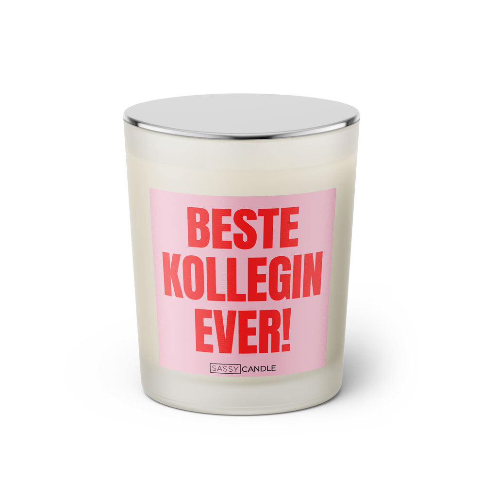 Duftkerze mit witzigem Spruch: Beste Kollegin ever! Farbe rosa und pink mit silbernem Deckel von Sassy Candle.