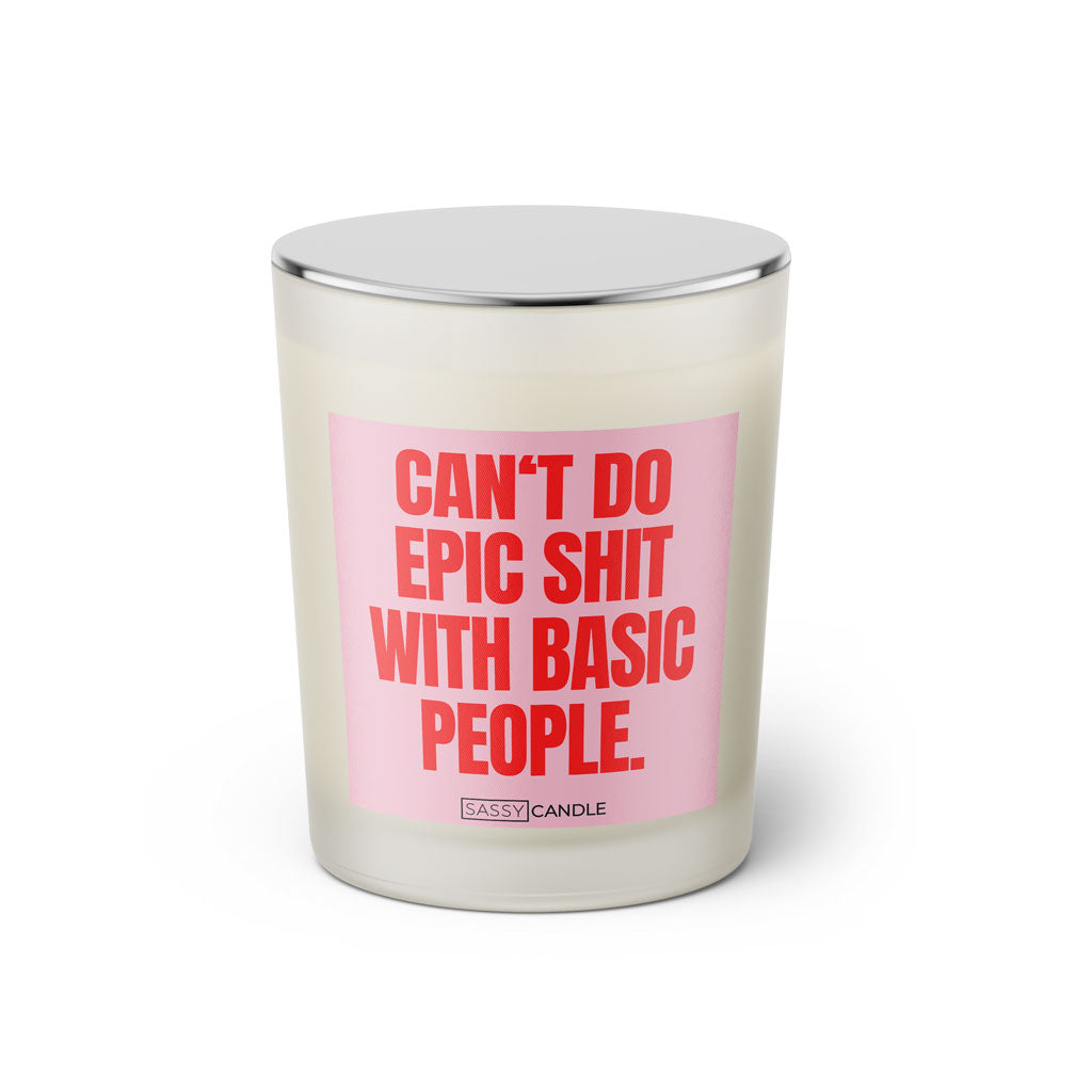 Duftkerze mit Spruch: Can't do epic shit with basic people. Farbe rosa und pink von Sassy Candle.