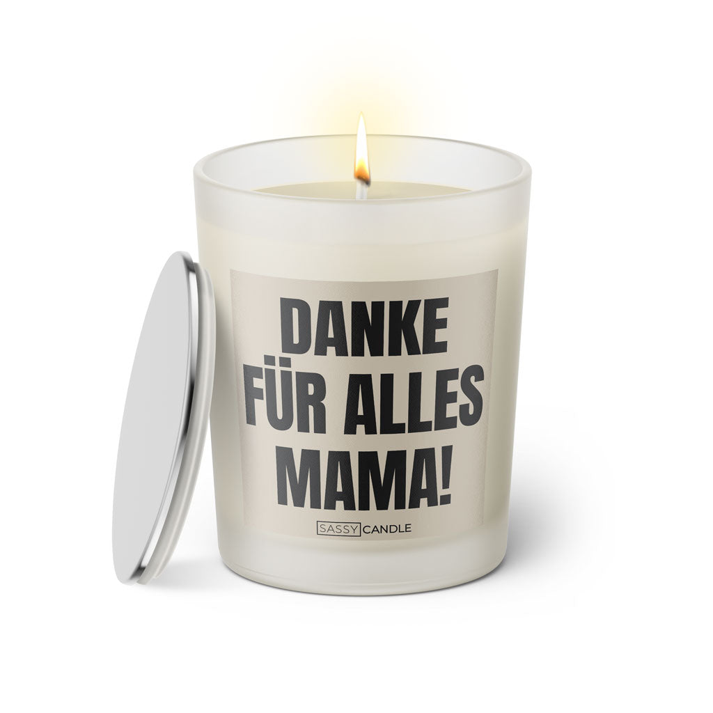 Duftkerze mit witzigem Spruch: Danke für alles Mama! Farbe beige und schwarz mit silbernem Deckel von Sassy Candle.