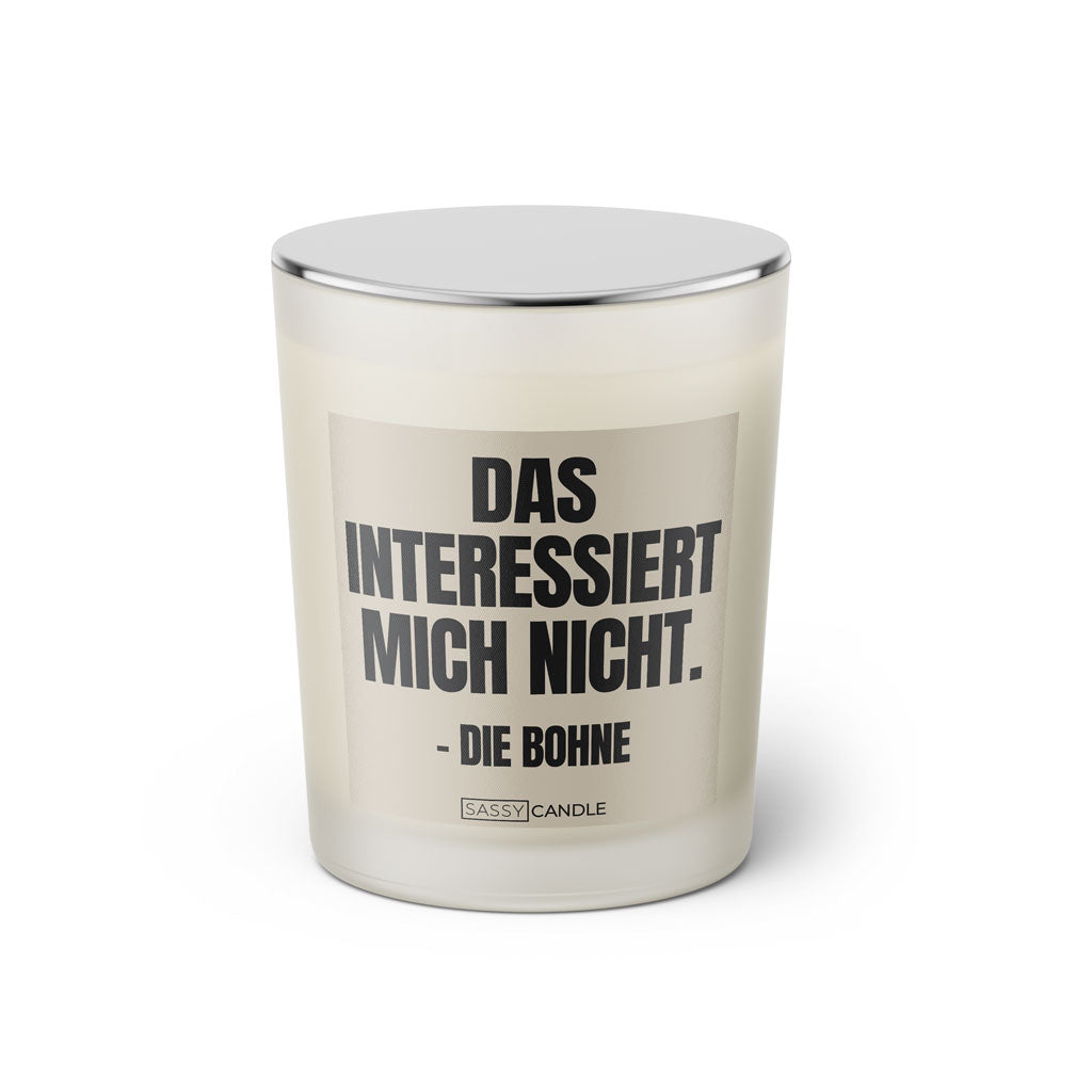 Duftkerze mit Spruch: Das interessiert mich nicht. Die Bohne. Farbe beige und schwarz von Sassy Candle.