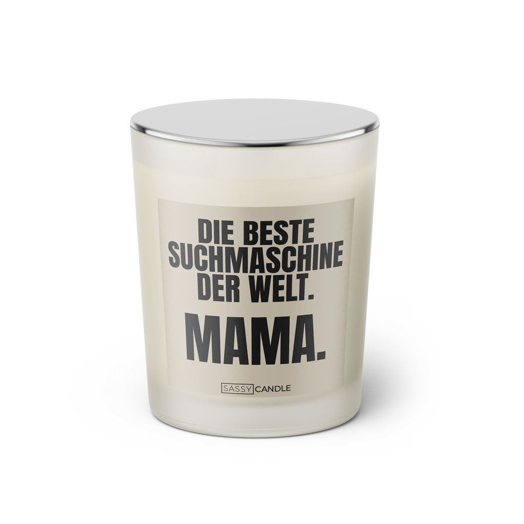 Duftkerze mit witzigem Spruch: Die beste Suchmaschine der Welt. Mama. Farbe beige und schwarze Schrift. Kerzenglas mit silbernem geschlossenem Deckel von SassyCandle.