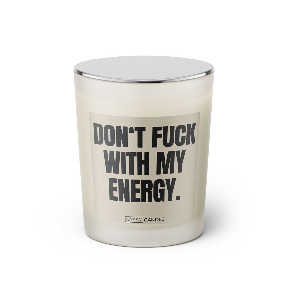 Duftkerze mit witzigen Spruch: Don't fuck with my energy. Farbe beige und schwarz von Sassy Candle.