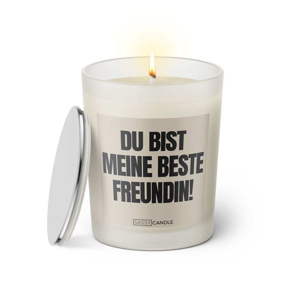 Duftkerze mit witzigen Spruch: Du bist meine beste Freundin! Farbe beige und schwarz von Sassy Candle.