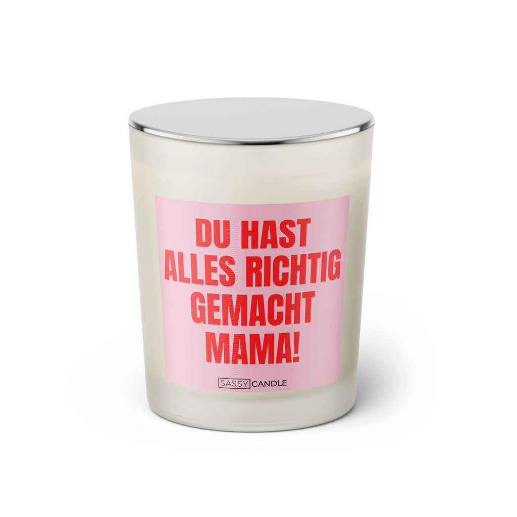 Duftkerze mit witzigem Spruch: Du hast alles richtig gemacht Mama! Farbe rosa und pink mit silbernem Deckel von Sassy Candle.