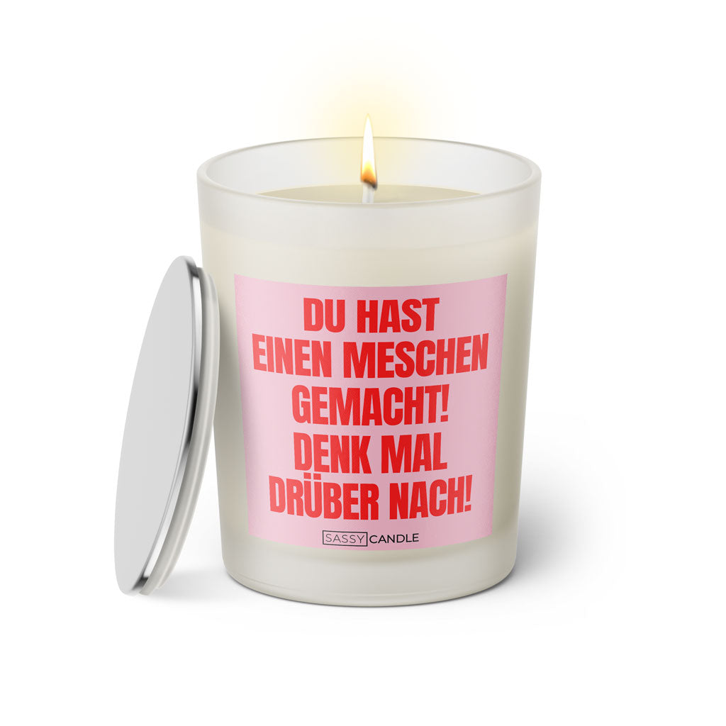 Duftkerze mit witzigen Spruch: Du hast einen Menschen gemacht! Denk mal drüber nach! Farbe rosa und pink von Sassy Candle.