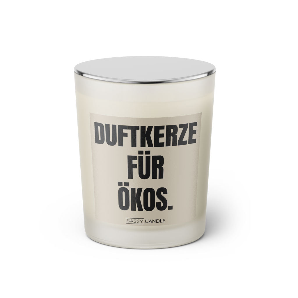 Duftkerze mit Spruch: Duftkerze für Ökos. Farbe beige und schwarz von Sassy Candle.