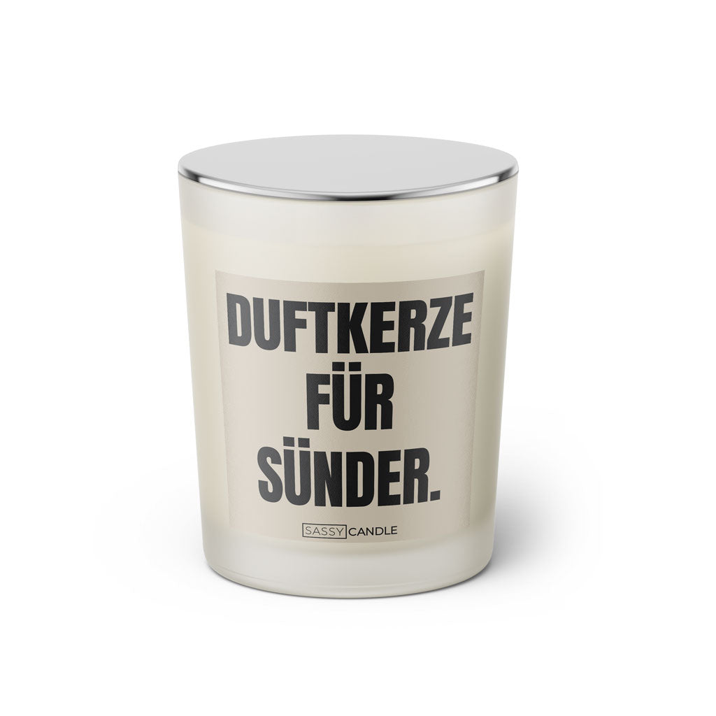 Duftkerze mit Spruch: Duftkerze für Sünder. Farbe beige und schwarz von Sassy Candle.