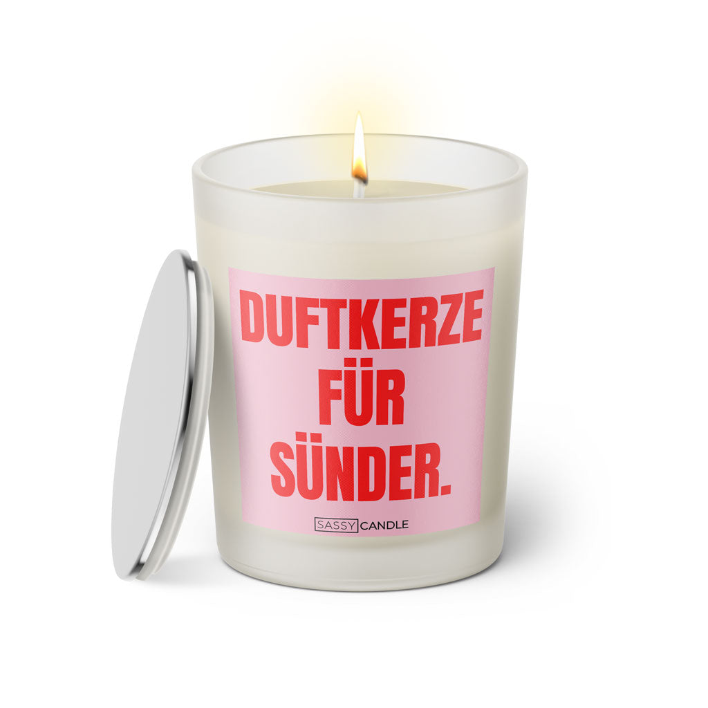 Duftkerze mit Spruch: Duftkerze für Sünder. Farbe rosa und pink von Sassy Candle.