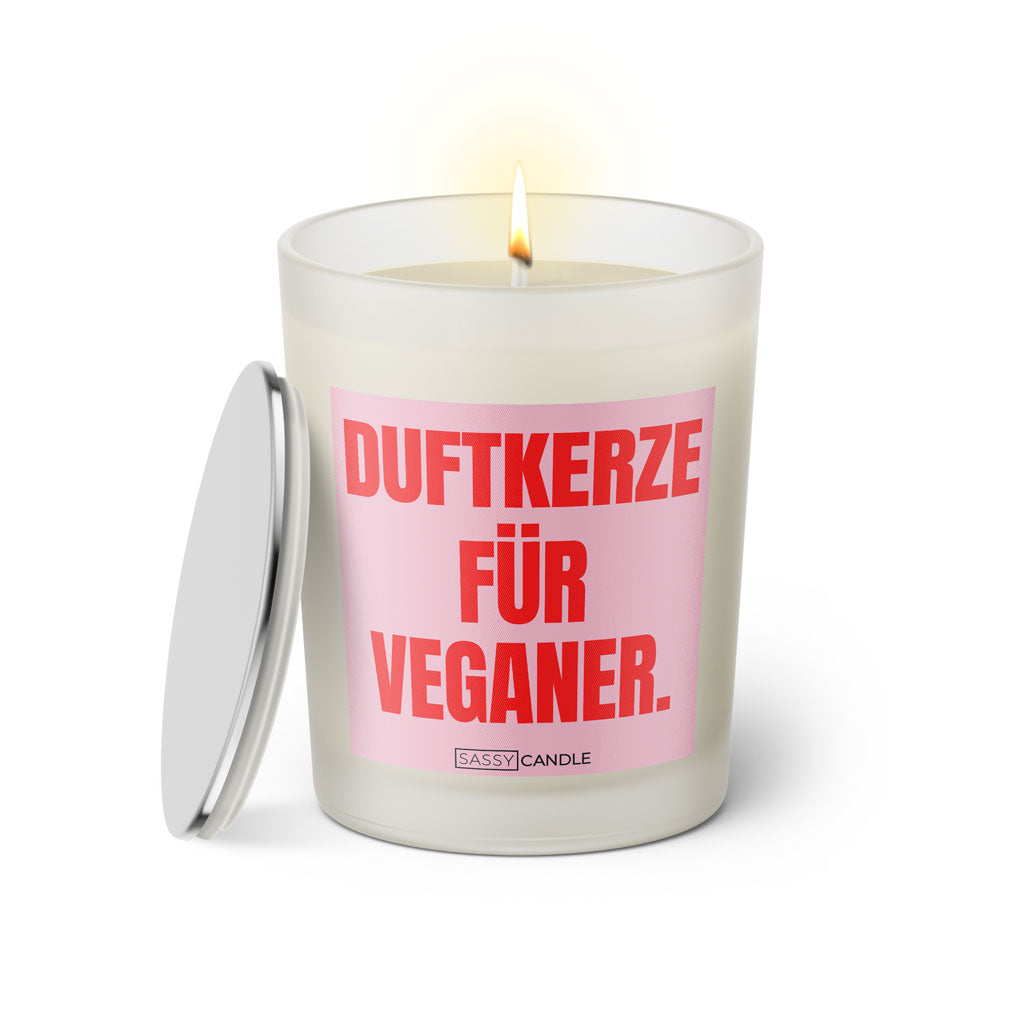 Duftkerze mit Spruch: Duftkerze für Veganer. Farbe rosa und pink von Sassy Candle.