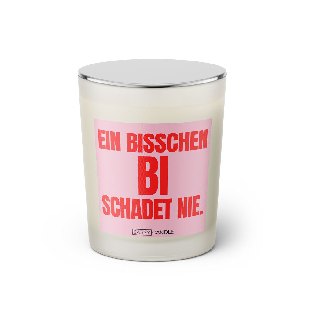 Duftkerze mit witzigen Spruch: Ein bisschen Bi schadet nie. Farbe rosa und pink von Sassy Candle.