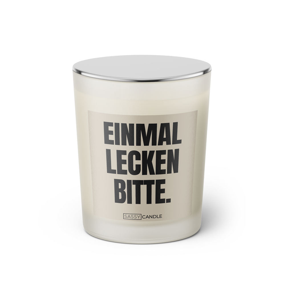 Duftkerze mit witzigen Spruch: Einmal lecken bitte. Farbe beige und schwarz von Sassy Candle.