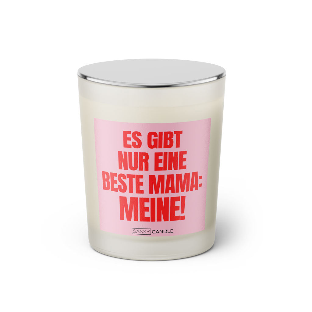 Duftkerze mit witzigem Spruch: Es gibt nur eine beste Mama: Meine! Farbe rosa und pinke Schrift. Kerzenglas mit silbernem geschlossenem Deckel von SassyCandle.