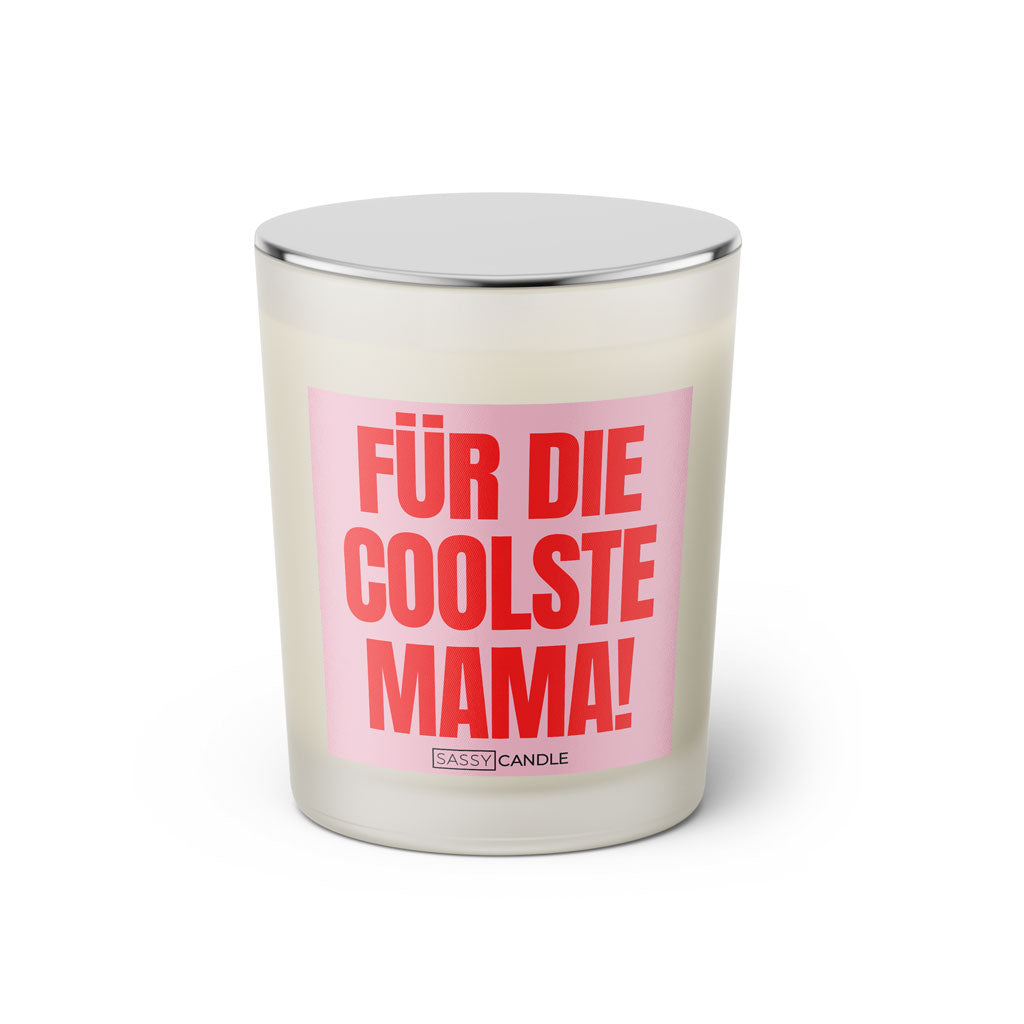 Duftkerze mit witzigem Spruch: Für die coolste Mama! Farbei rosa und pink mit silbernem Deckel von Sassy Candle.