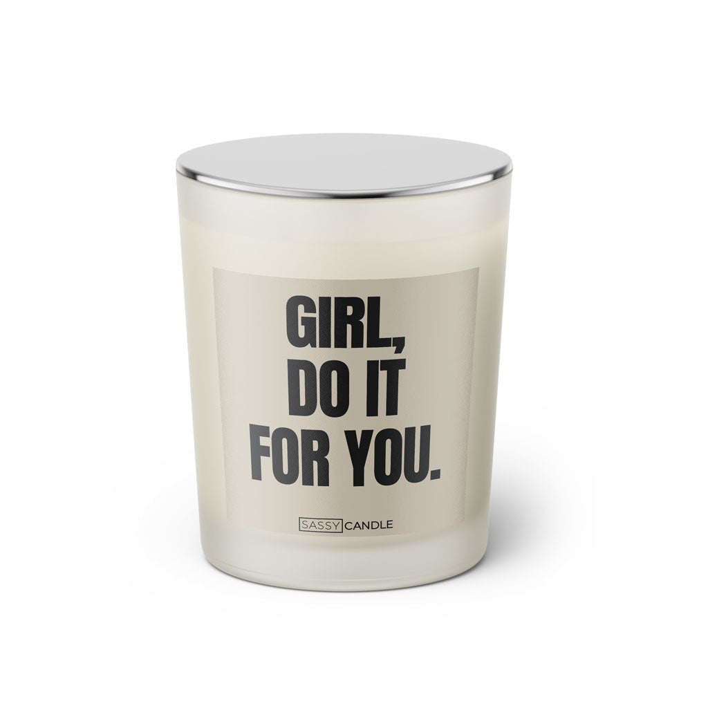 Duftkerze mit Spruch: Girl, do it for you. Farbe beige und schwarz von Sassy Candle.