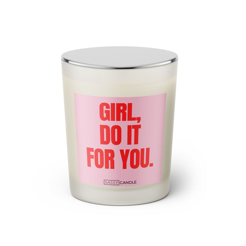 Duftkerze mit Spruch: Girl, do it for you. Farbe rosa und pink von Sassy Candle.