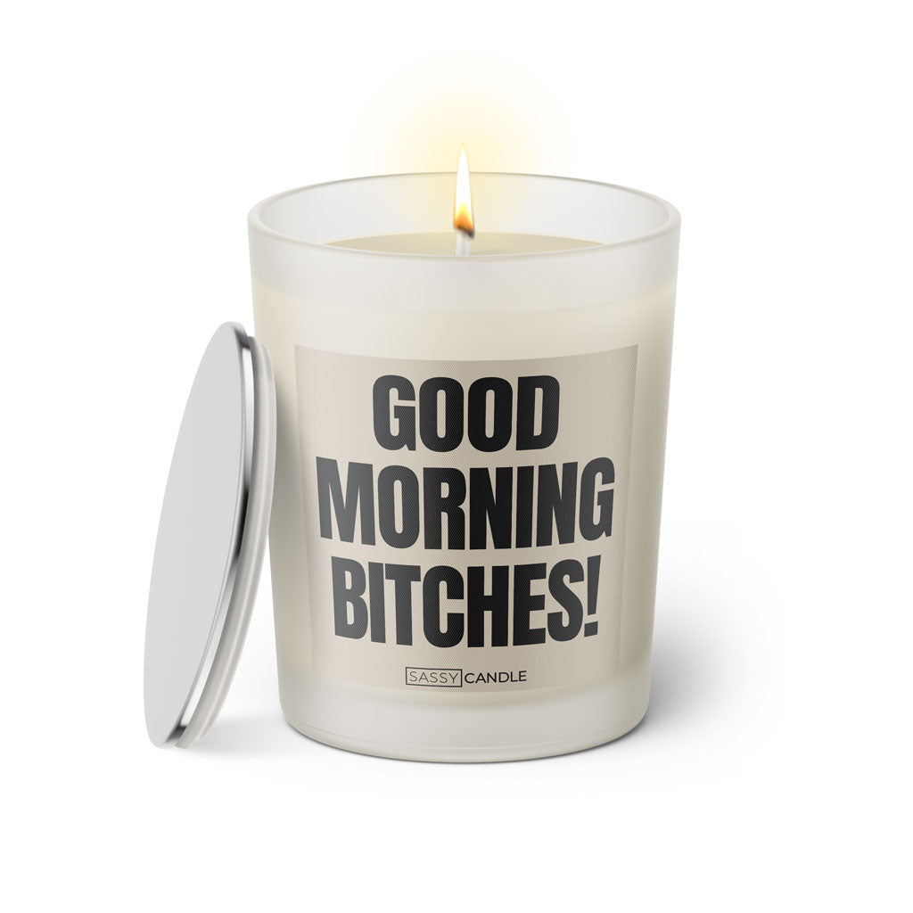 Duftkerze mit witzigem Spruch: Good Morning Bitches! Farbe schwarz und beige mit silbernem Deckel von Sassy Candle.