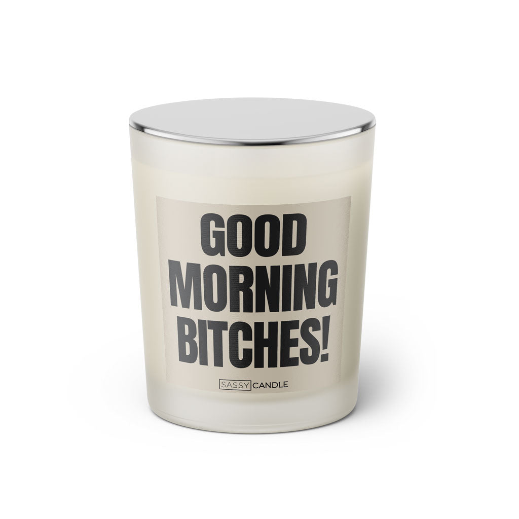 Duftkerze mit witzigem Spruch: Good Morning Bitches! Farbe schwarz und beige mit silbernem Deckel von Sassy Candle.