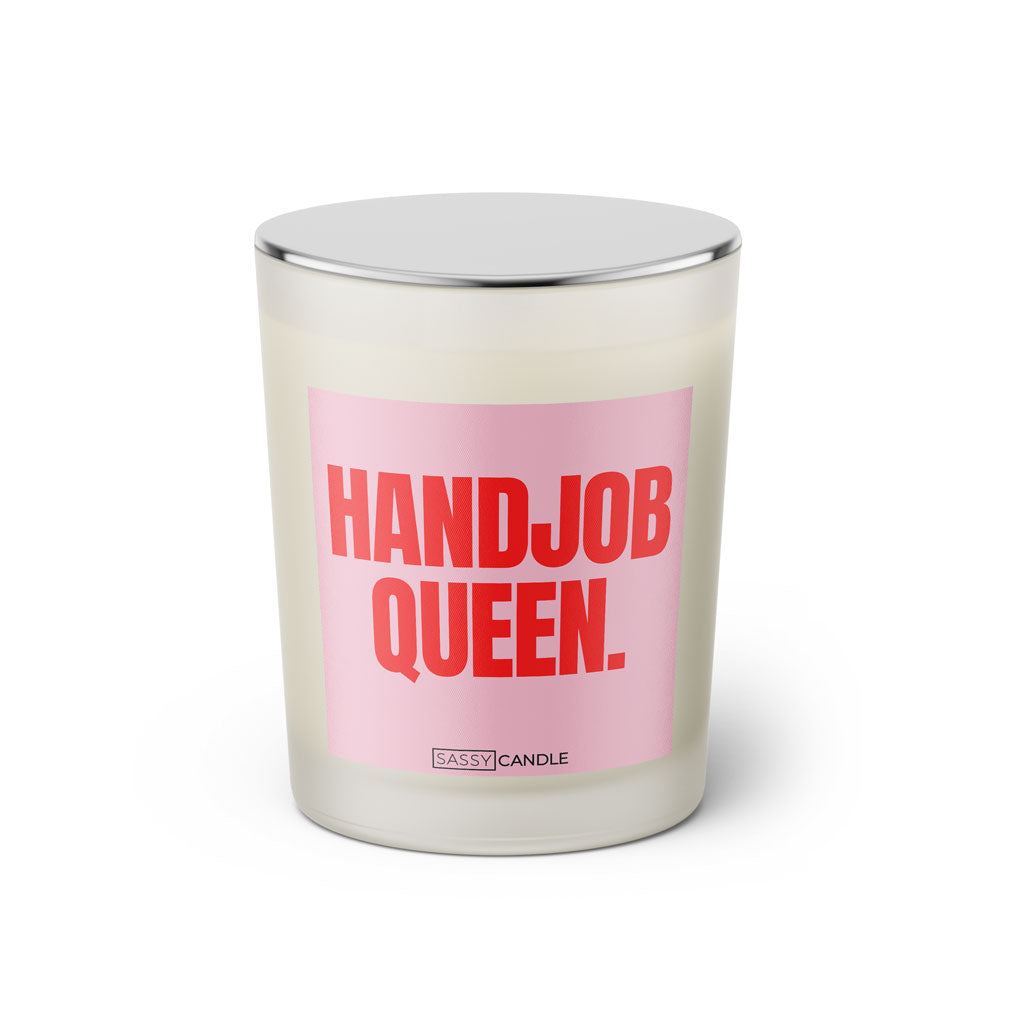 Duftkerze mit Spruch: Handjob Queen. Farbe rosa und pink von Sassy Candle.