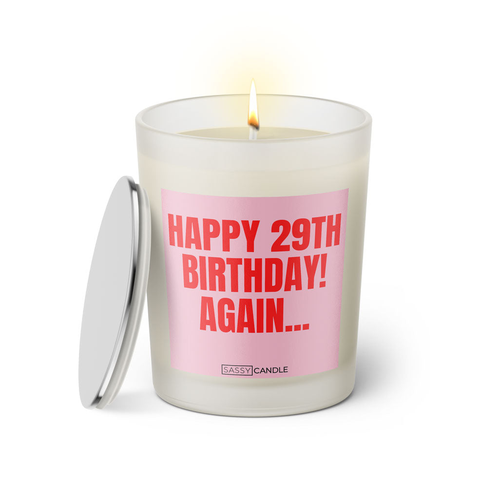 Duftkerze mit witzigem Spruch: Happy 29th Birthday! Again. Farbe rosa und pinke Schrift. Kerzenglas mit silbernem Deckel von SassyCandle.