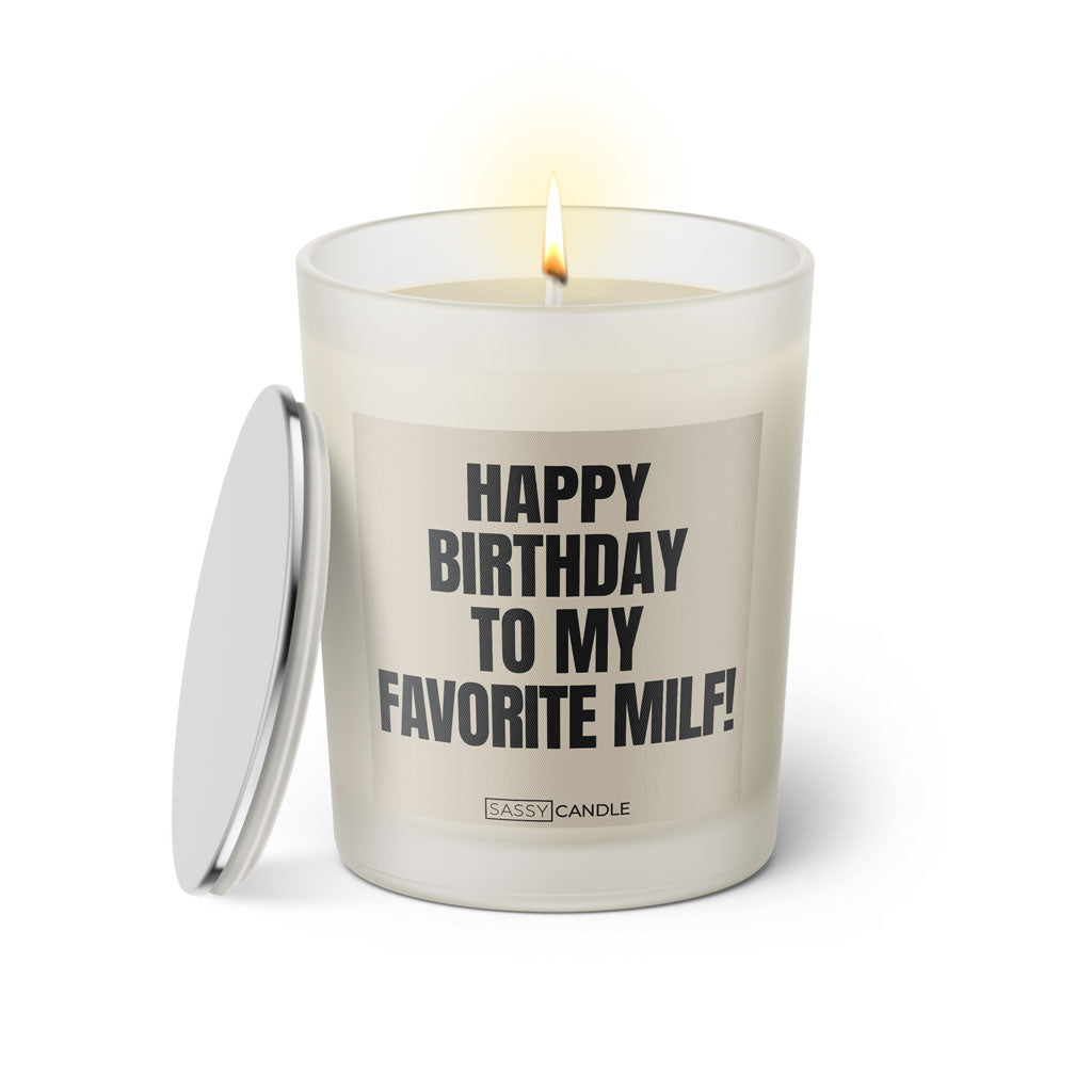 Duftkerze mit Spruch: Happy Birthday to my favorite MILF! Farbe beige und schwarz von Sassy Candle.