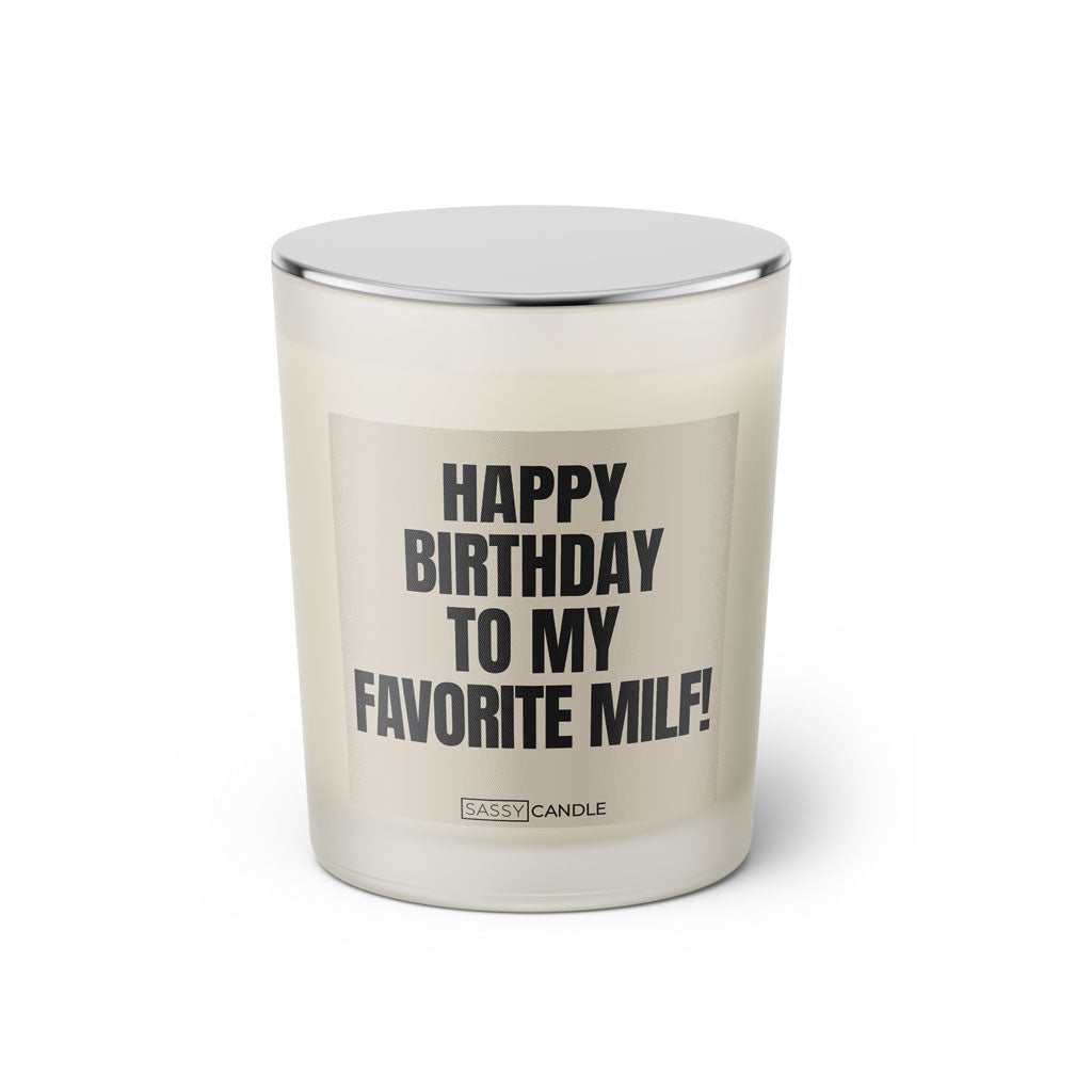 Duftkerze mit Spruch: Happy Birthday to my favorite MILF! Farbe beige und schwarz von Sassy Candle.