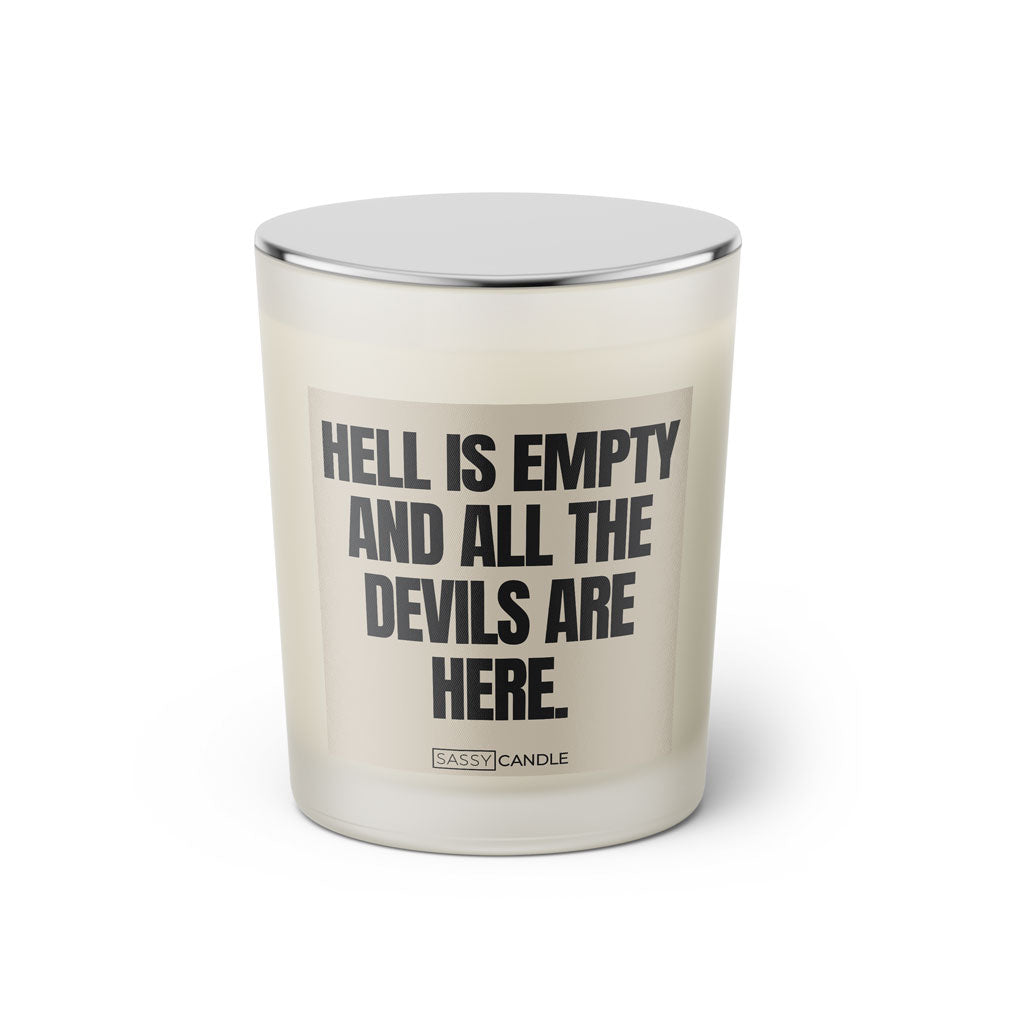 Duftkerze mit witzigen Spruch: Hell is empty and all the devils are here. Farbe beige und schwarz von Sassy Candle.