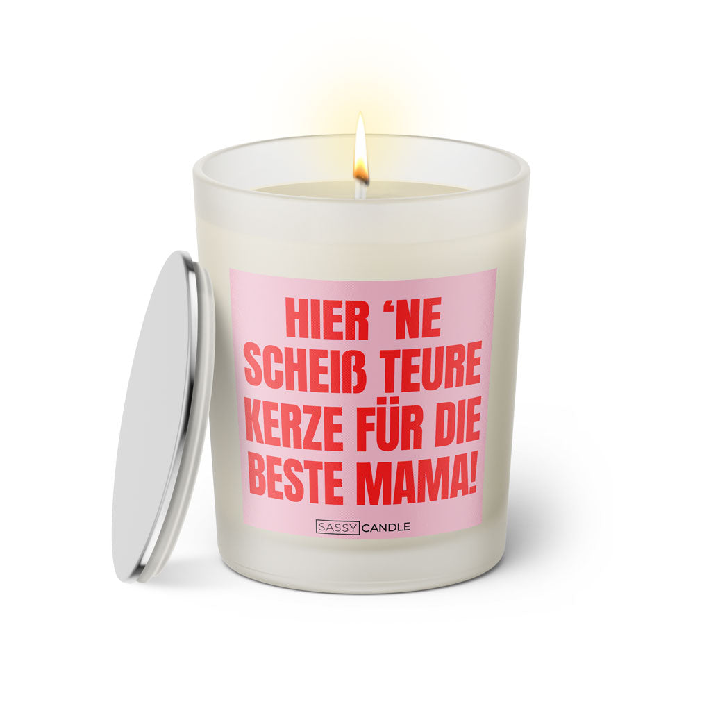 Duftkerze mit witzigem Spruch: Hier 'ne scheiß teure Kerze für die beste Mama! Farbe rosa und pink mit silbernem Deckel von Sassy Candle.
