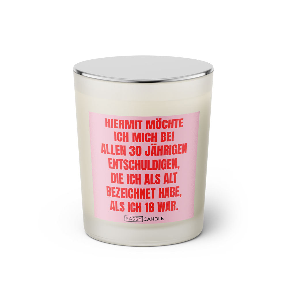 Duftkerze mit Spruch: Hiermit möchte ich mich bei allen 30 jährigen entschuldigen, die ich als alt bezeichnet habe, als ich 18 war. Farbe rosa und pink von Sassy Candle.