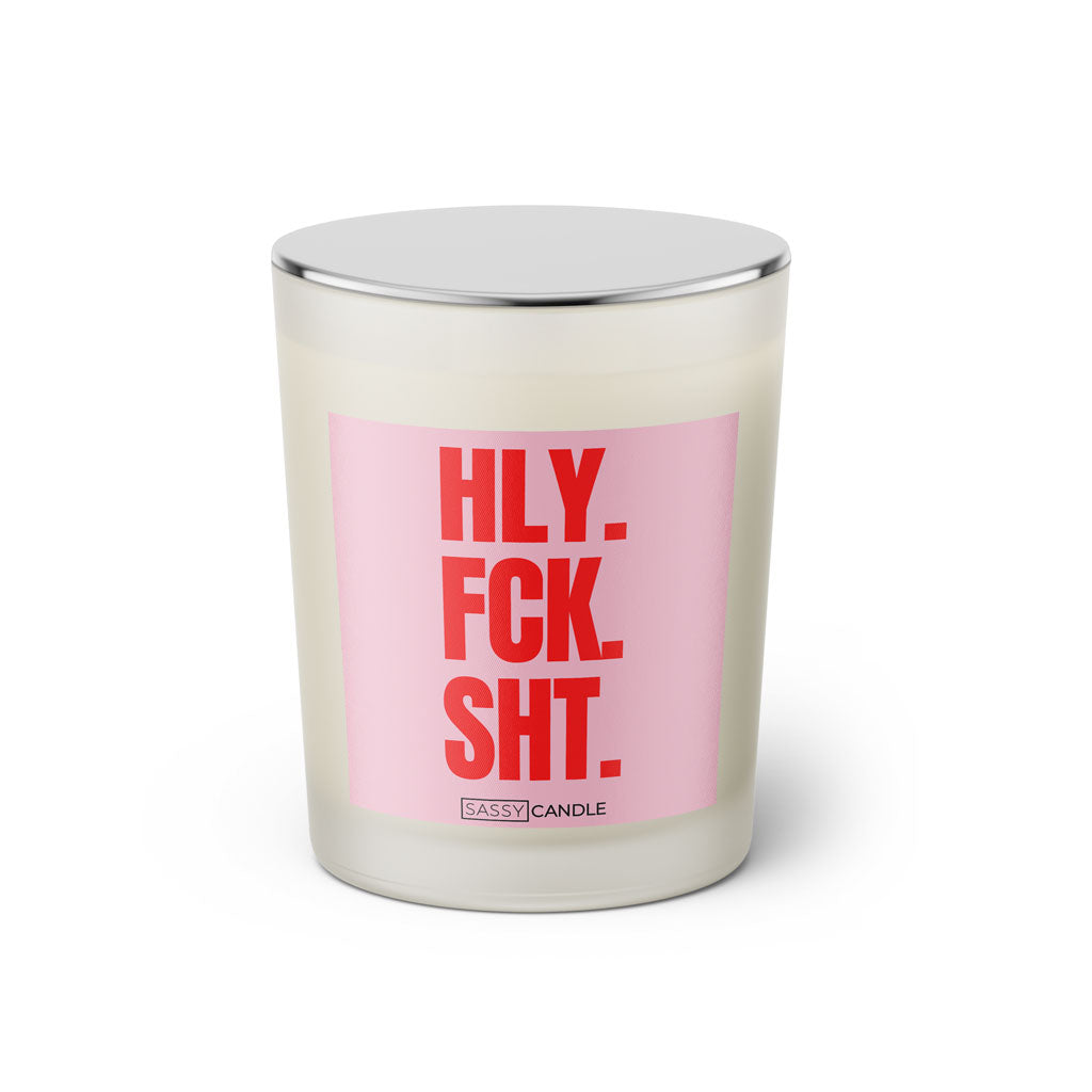 Duftkerze mit Spruch: HLY. FCK. SHT. Farbe rosa und pink von Sassy Candle.