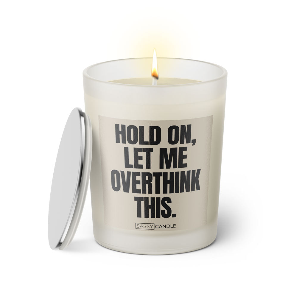 Duftkerze mit witzigen Spruch: Hold on, let me overthink this. Farbe beige und schwarz von Sassy Candle.
