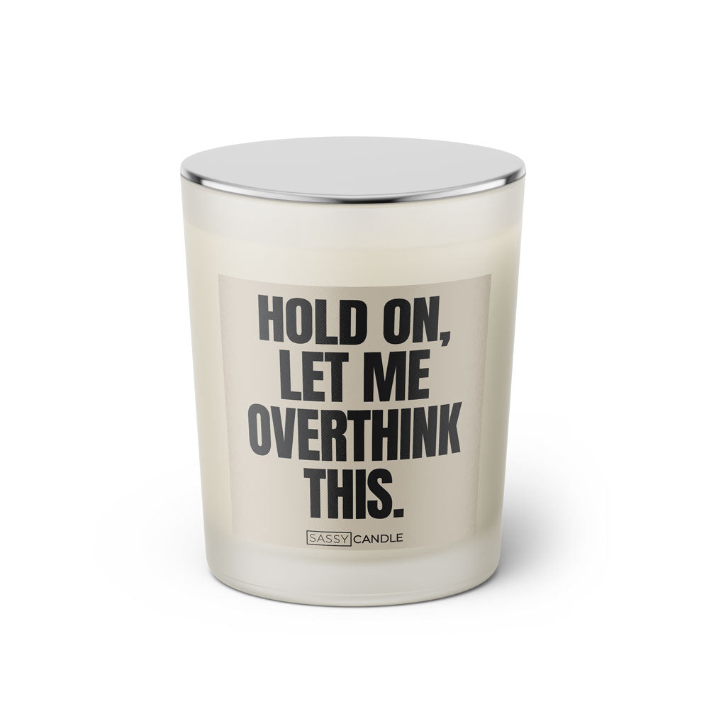 Duftkerze mit witzigen Spruch: Hold on, let me overthink this. Farbe beige und schwarz von Sassy Candle.