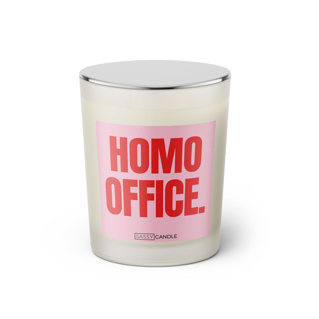 Duftkerze mit witzigen Spruch: Homo Office. Farbe rosa und pink von Sassy Candle.