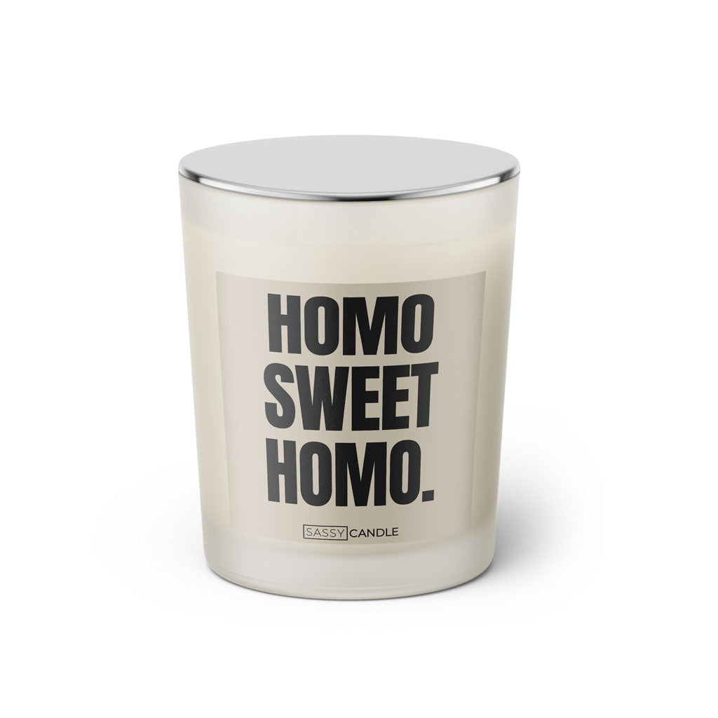 Duftkerze mit witzigen Spruch: Homo Sweet Homo. Farbe beige und schwarz von Sassy Candle.