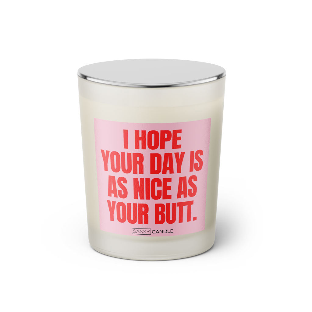 Duftkerze mit witzigen Spruch: I hope your day is as nice as your butt. Kerzenglas mit silbernen Deckel von Sassy Candle. Farbe rosa und pink.