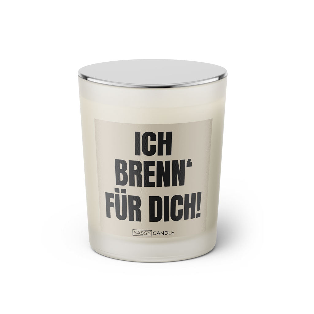 Duftkerze mit Spruch: Ich brenn' für dich! Farbe beige und schwarz von Sassy Candle.