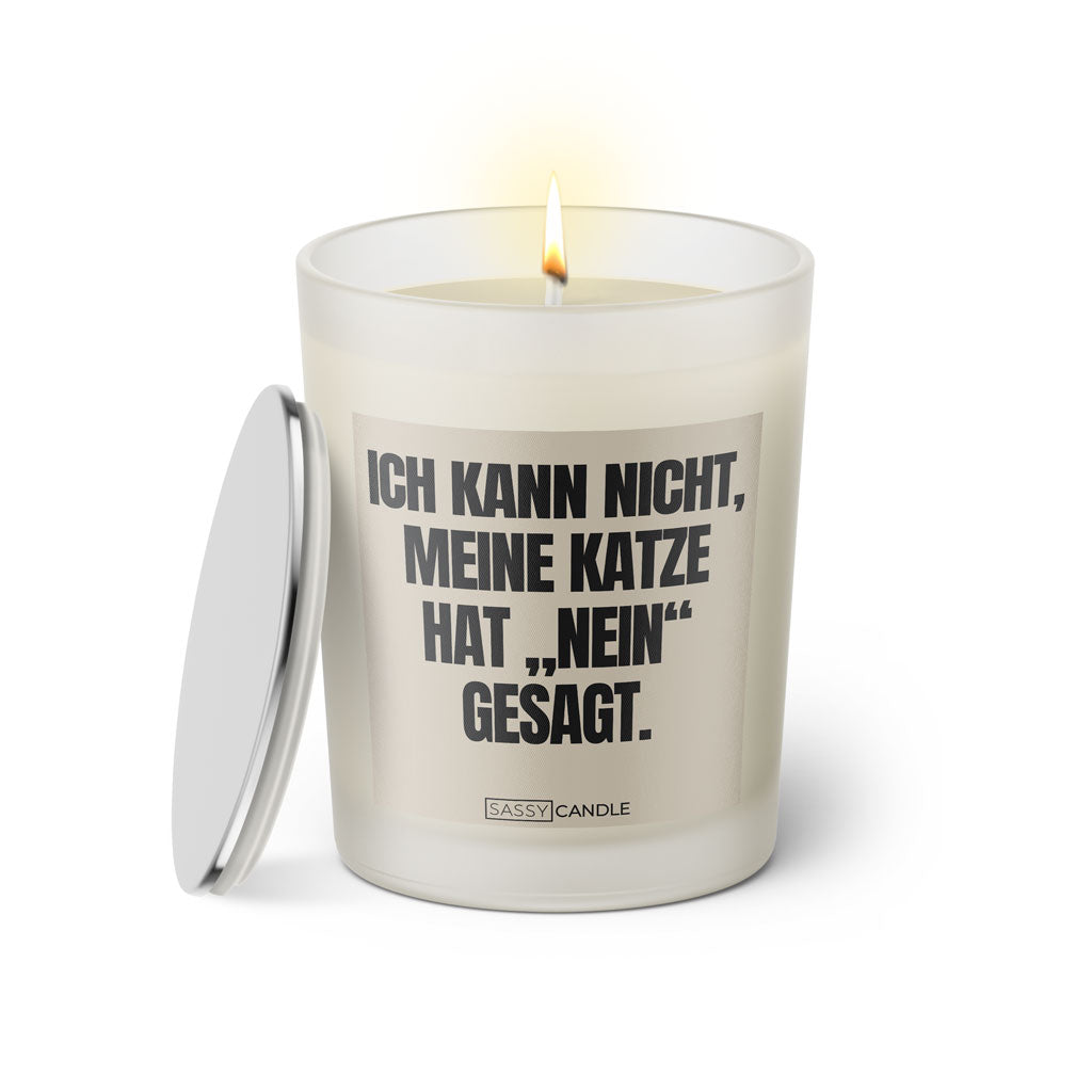 Duftkerze mit witzigen Spruch: Ich kann nicht, meine Katze hat "nein" gesagt. Farbe beige und schwarz von Sassy Candle.