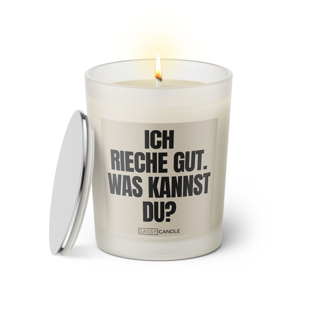 Duftkerze mit Spruch: Ich rieche gut. Was kannst du? Farbe beige und schwarz von Sassy Candle.