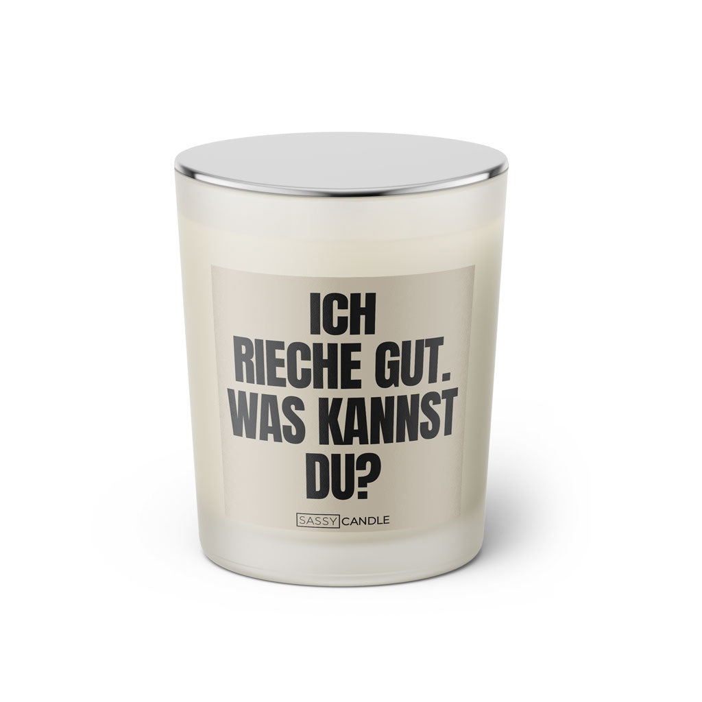 Duftkerze mit Spruch: Ich rieche gut. Was kannst du? Farbe beige und schwarz von Sassy Candle.